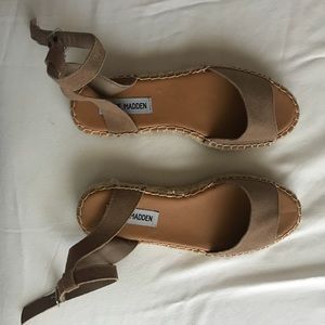 Steve Madden sandals/wedges